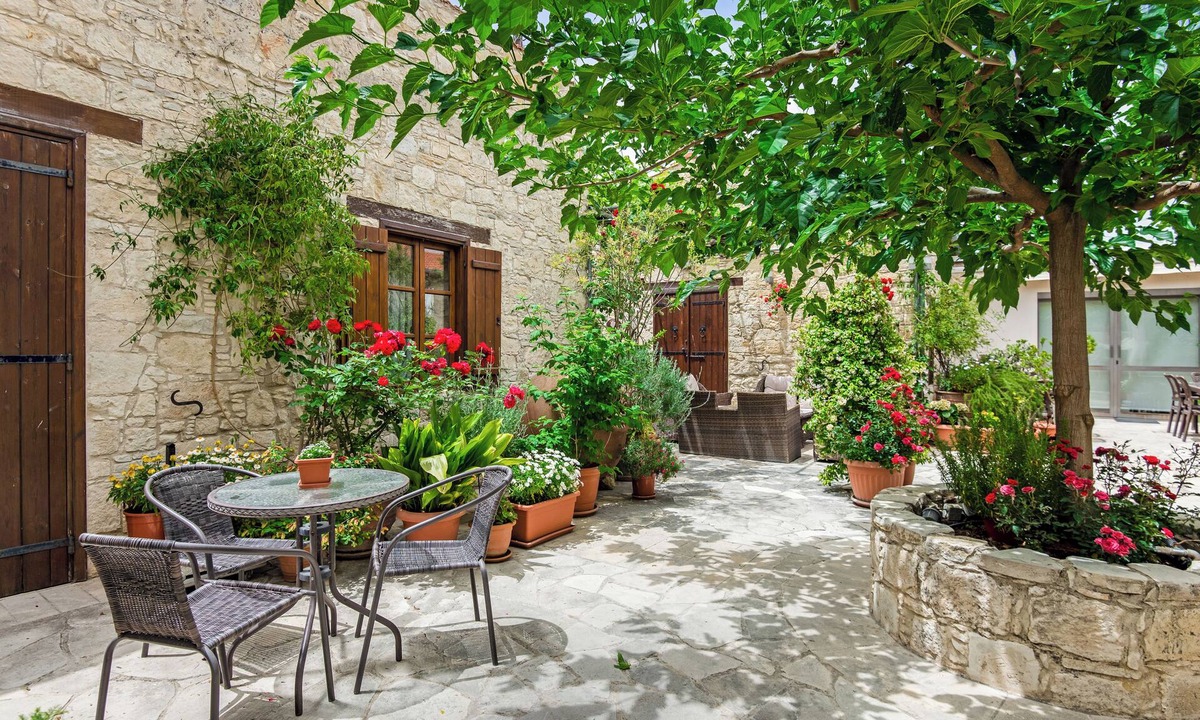 Arsos Apartment | Arsorama Great 1 Bdr Apt with Shared Patio