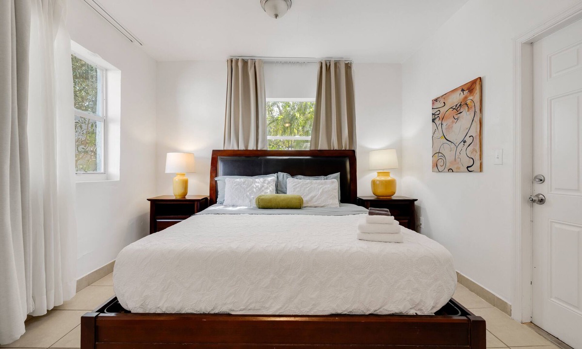 Buena Vista House | Art King Suite With Priv Bath