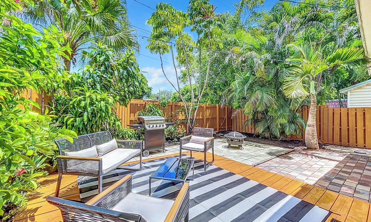 South Corals Villa | Art Loft: Wilton Manors Retreat