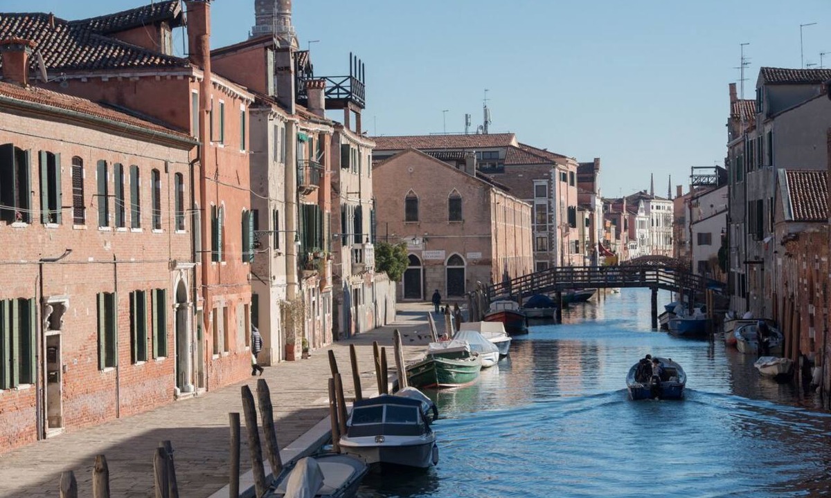 Cannaregio Apartment | Art Painting canal view apartment