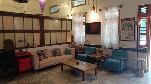 Hadapsar Apartment | Artistic Abode