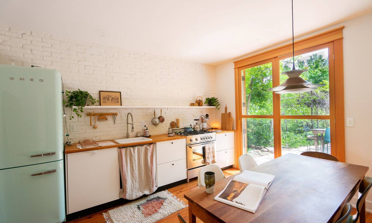 Downtown House | Artists Downtown Garden Haven - Walk to Pearl Street Mall and hiking