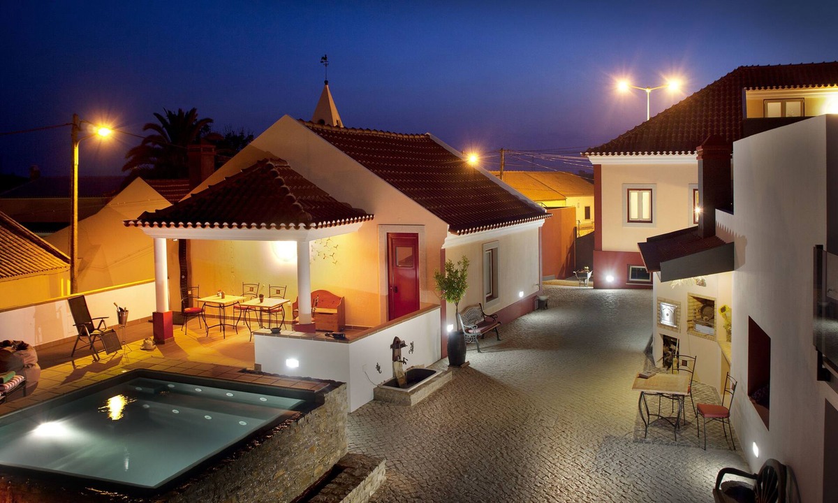 Cadaval Bed & Breakfast | Artvilla