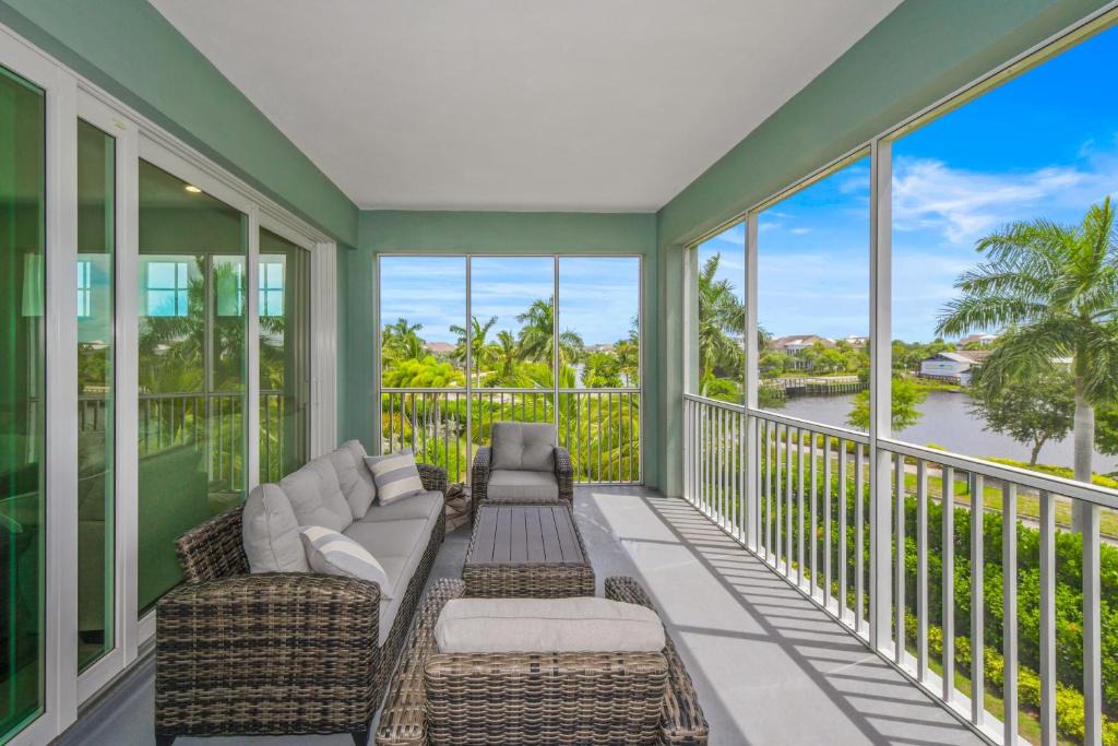 Whitney Beach Apartment | Aruba At The Harbor