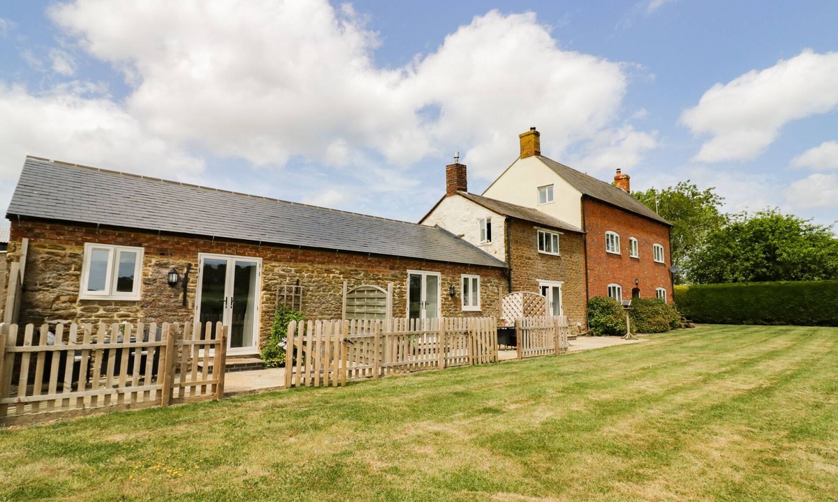 Hellidon Cottage | ASH BARN, pet friendly, luxury holiday cottage in Catesby