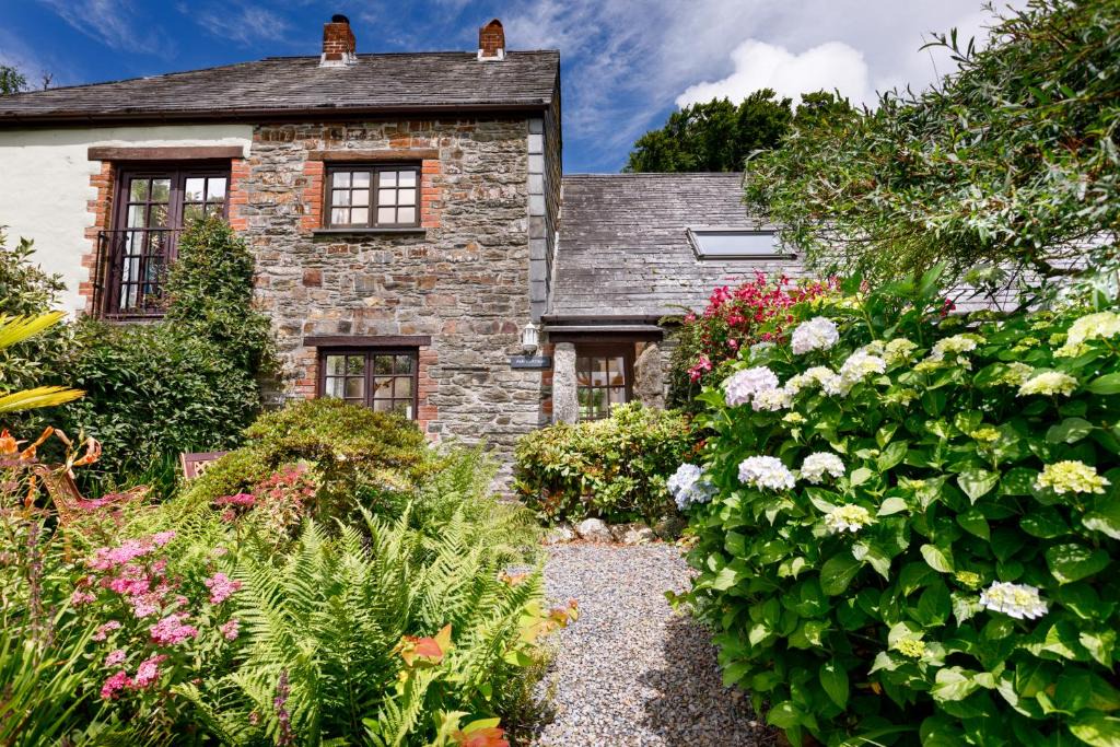 Brazzacott House | Ash Cottage