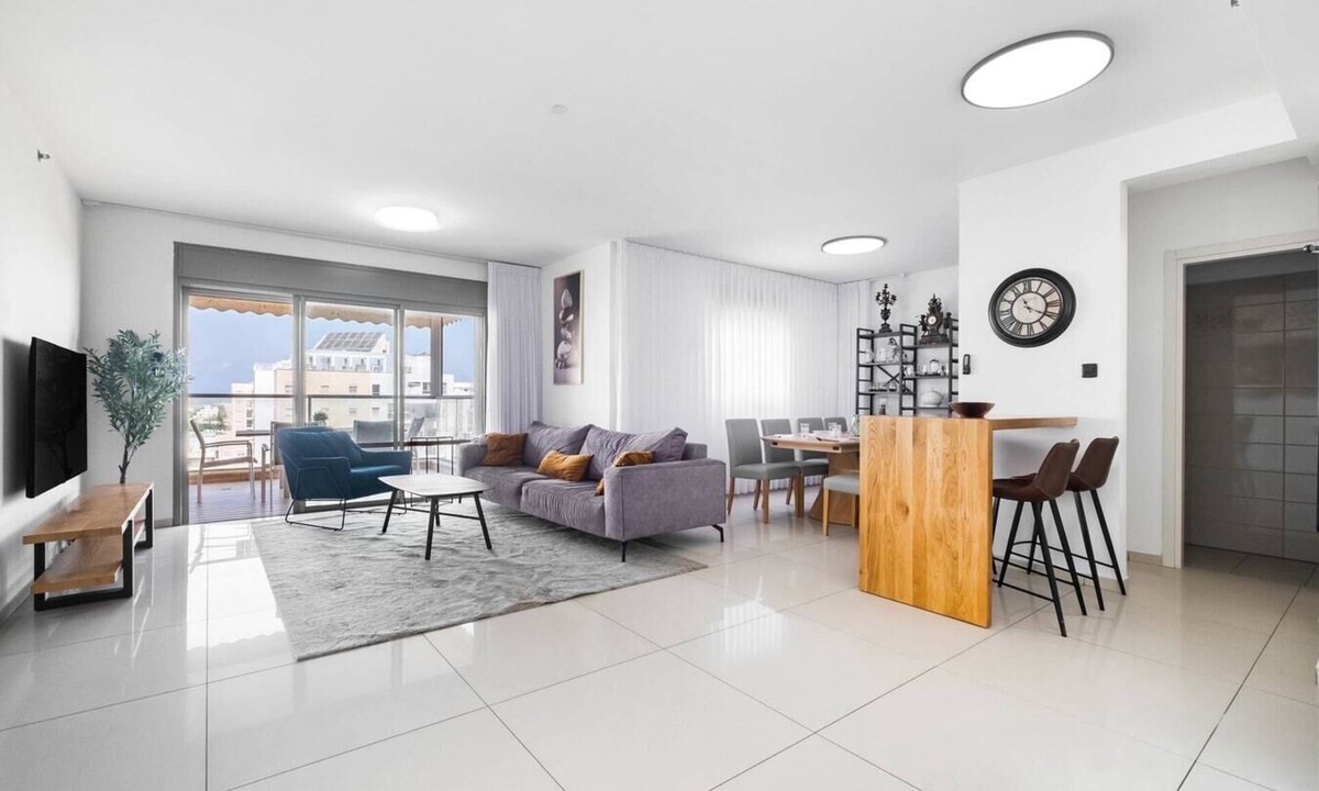 Ashdod Apartment | Ashdod Luxe Escape – Spacious, Stylish, with Mamád