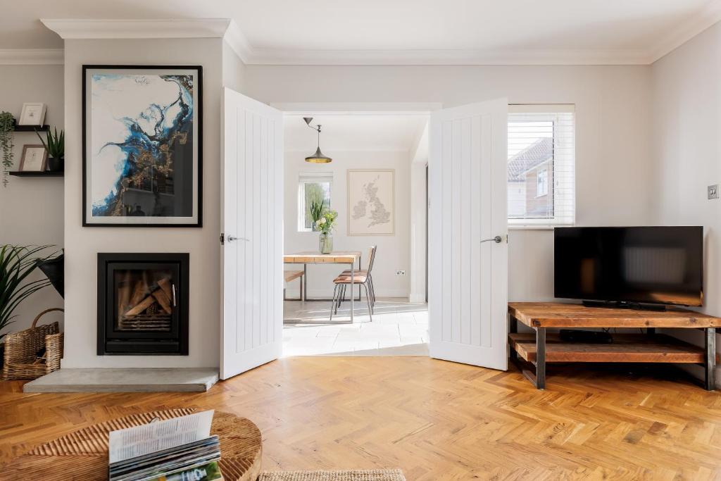 Barton-on-Sea House | Ashtree House