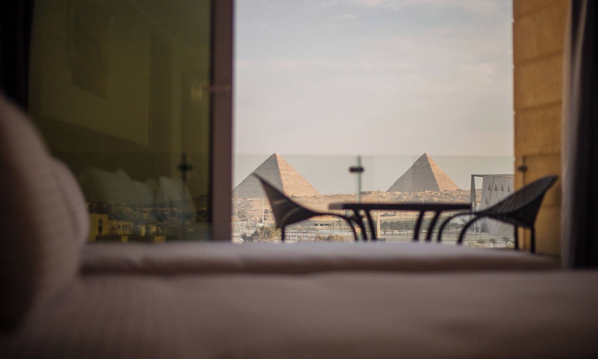 Oula Bed & Breakfast | Asia Pyramids View