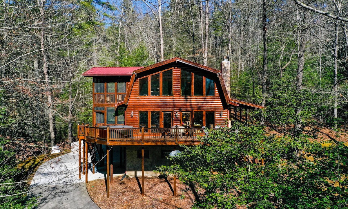 Aska Cabin | Aska Adventure Cabin on 3 Acres Hot Tub Screened Decks Game Loft