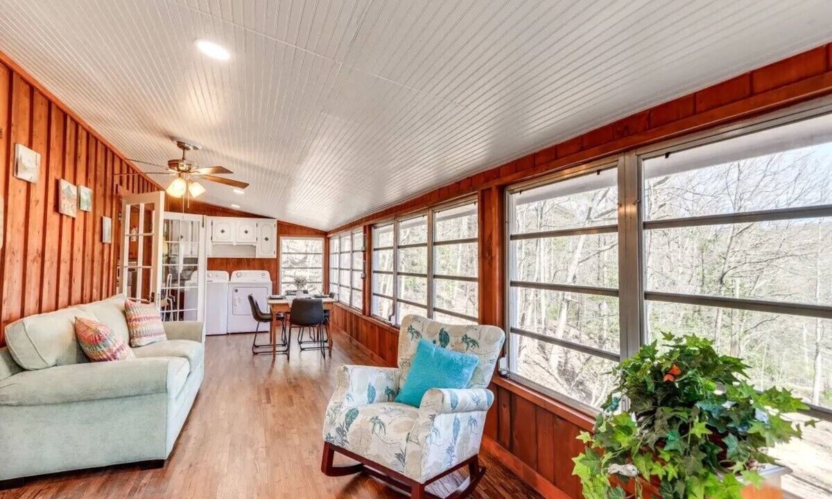 Raccoon Ridge Cabin | Aska Cozy River Blue House