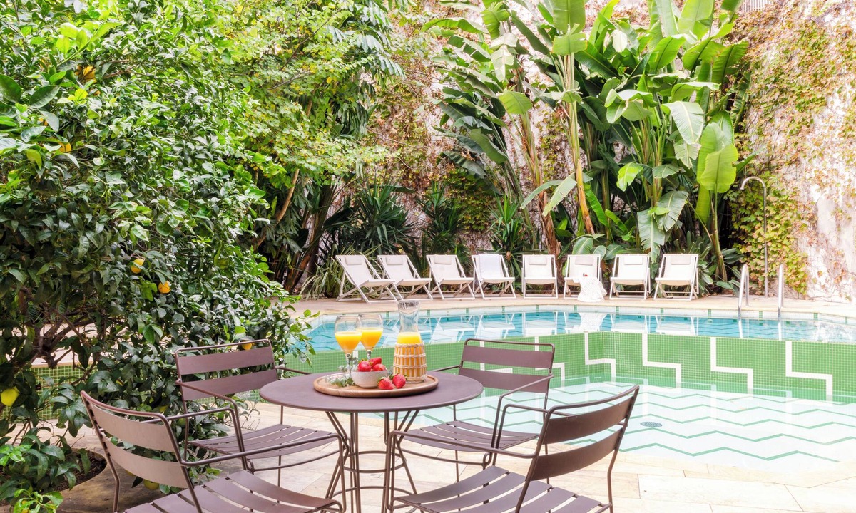 L'Antiga Esquerra de l'Eixample Apartment | Aspasios City Oasis Apartments
