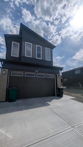 Airdrie Apartment | Aspire Suite, Luxury & Comfort, SW Airdrie