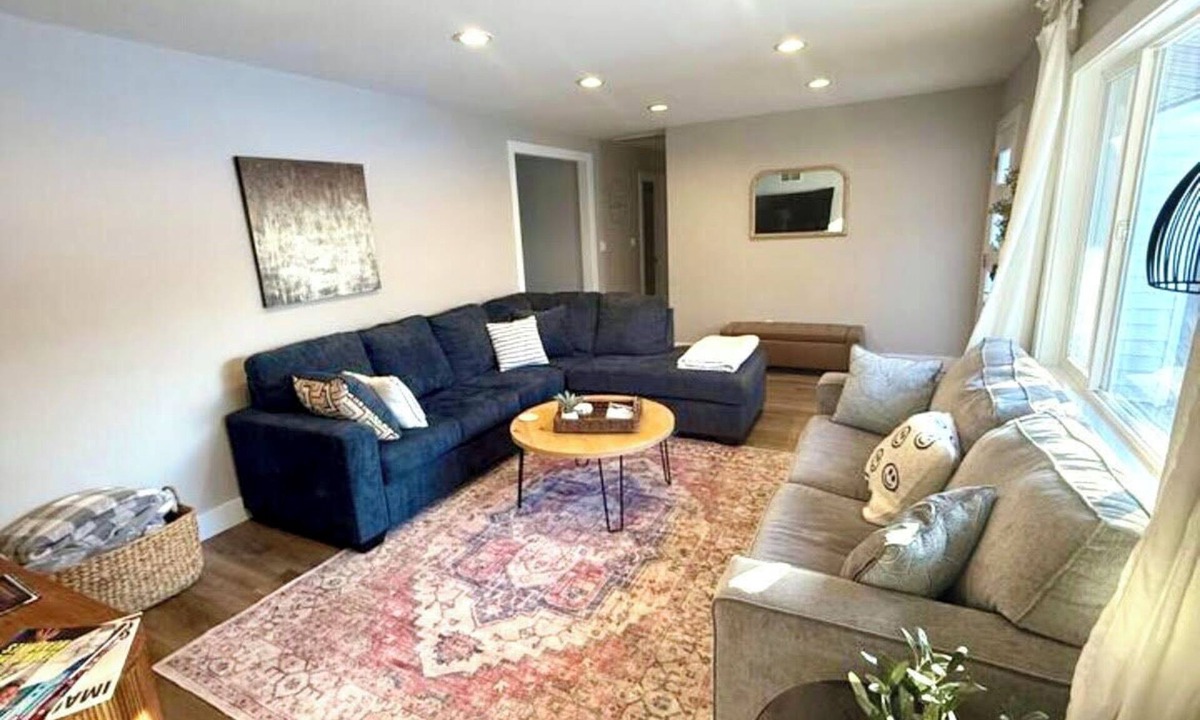 Bloomington House | Assembly Stay - Peaceful/spacious 4-bedrm house, close to ALL, in Bloomington