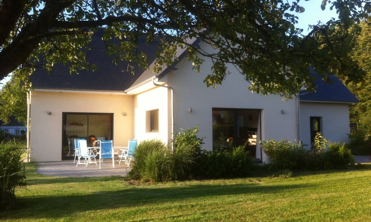 Gruchet-Saint-Simeon House | Assured healing, light, greenery, functional warm house