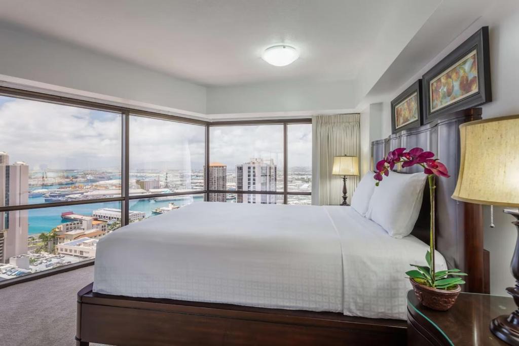 Downtown Honolulu Hotel | Aston at the Executive Centre Hotel