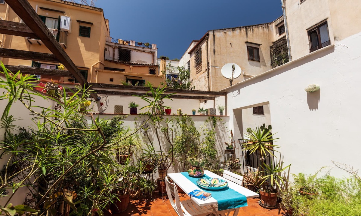 Kalsa Apartment | At Kalsa Quiet & Flowered Terrace Free Parking! Ideal for remote working.