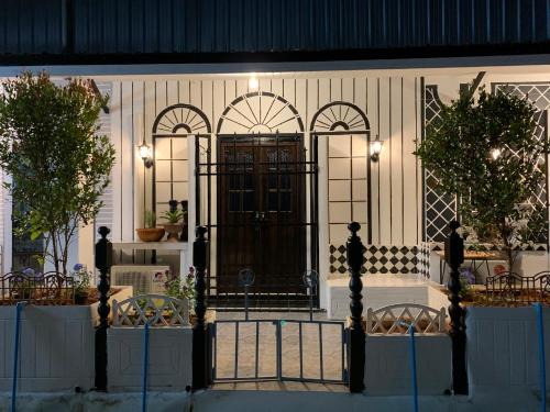 Chumphon Hotel | At Night