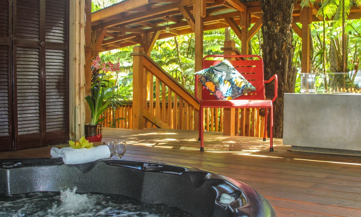 Volcano House | At the Crater's Edge