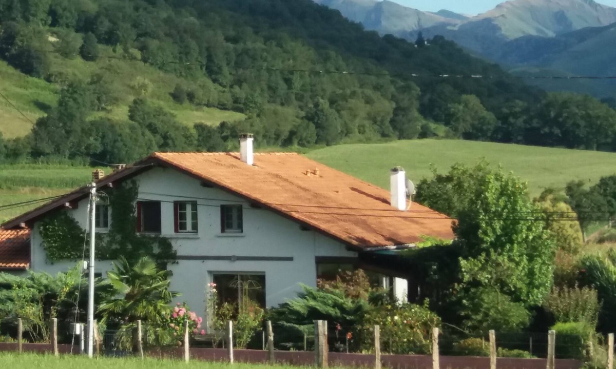 Bussunarits-Sarrasquette Apartment | At the foot of the Col de Gamia, 10 minutes from Saint-Jean-Pied-de-Port 100-square-meter apartment