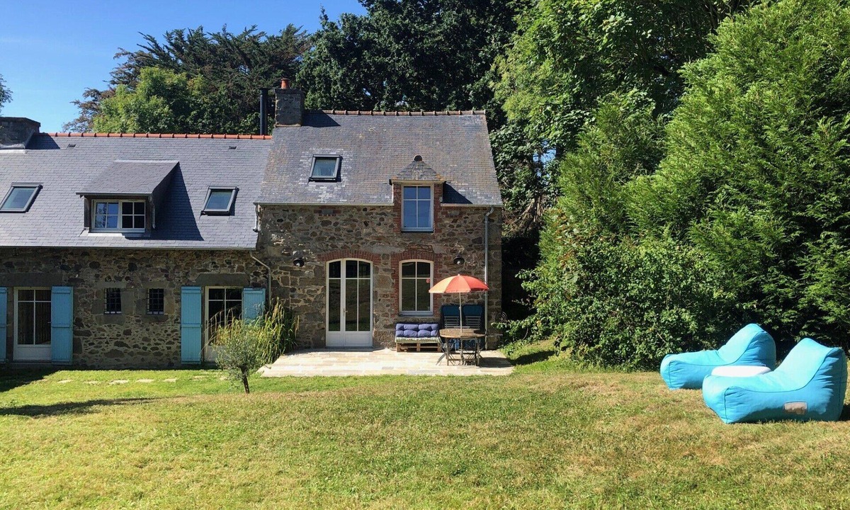 Dinard House | At the heart of a market-garden farm on the Emerald Coast