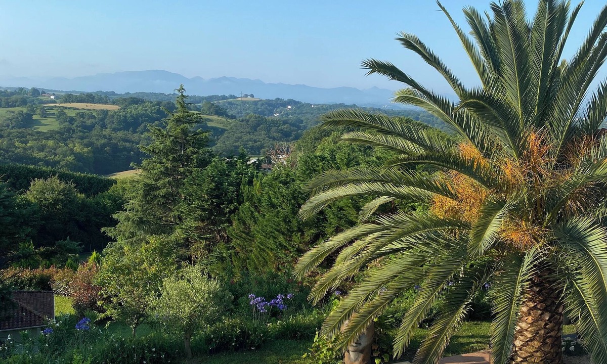 Saint-Pierre-d'Irube House | Atelier d'Artiste near Biarritz, 2-person spa, Pyrenees view
