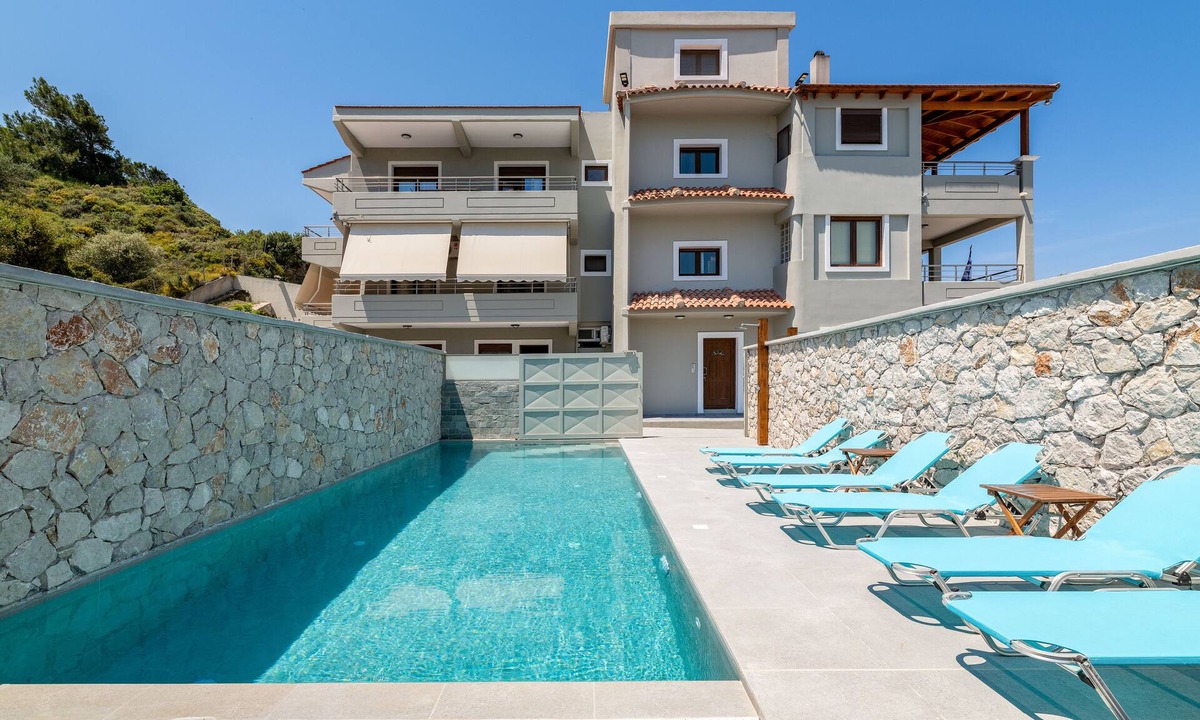 Kremasti Apartment | Athena PoolFront Suite
