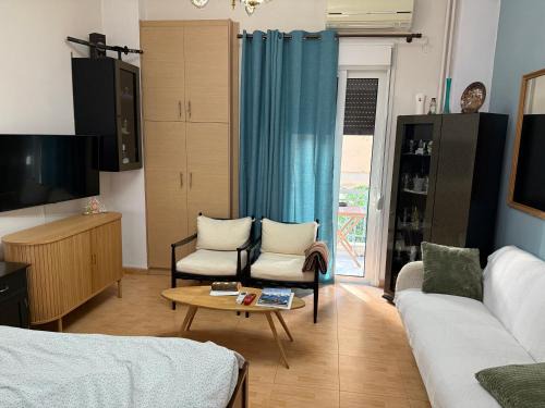 Kinosargous Apartment | Athens Room