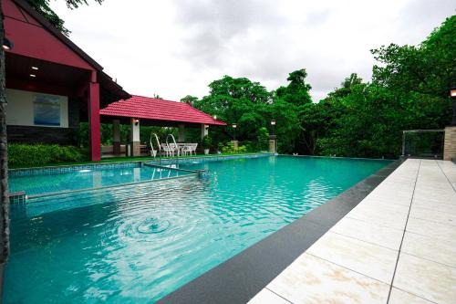 Irinjalakuda Hotel | Athirappilly Rainland Resort