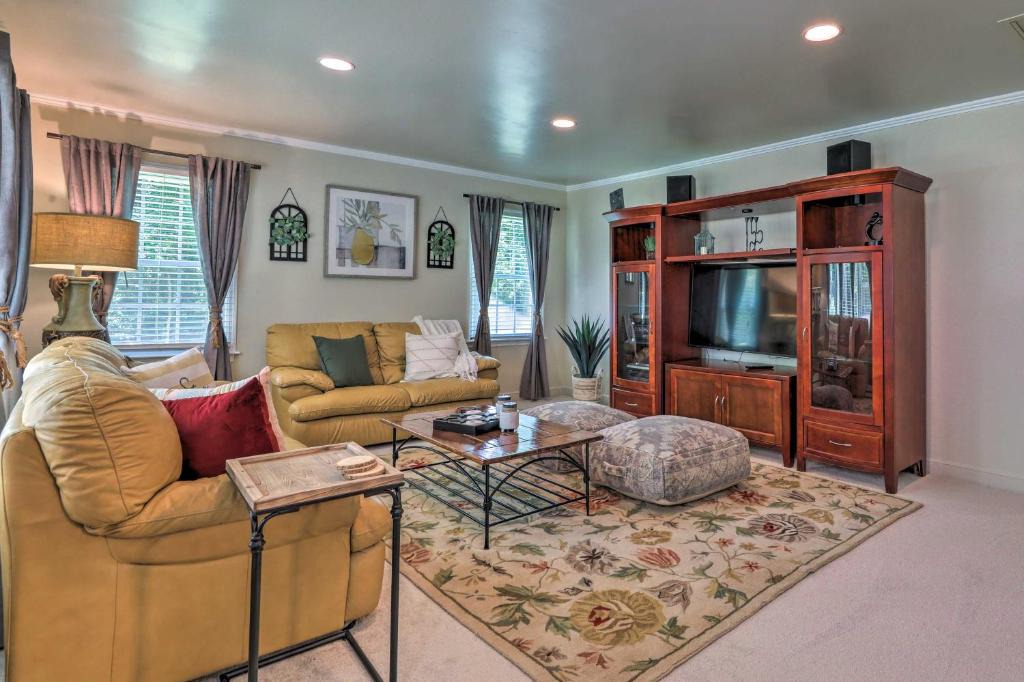 Cliftondale House | Atlanta Area Cottage with Grill and Huge Yard!