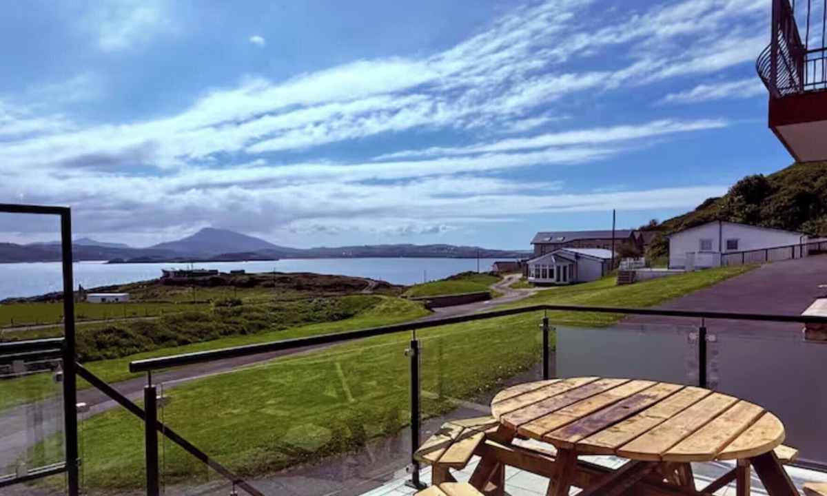 Downings House | Atlantic View Retreat (Sleeps 6,Pet Friendly,Wifi)