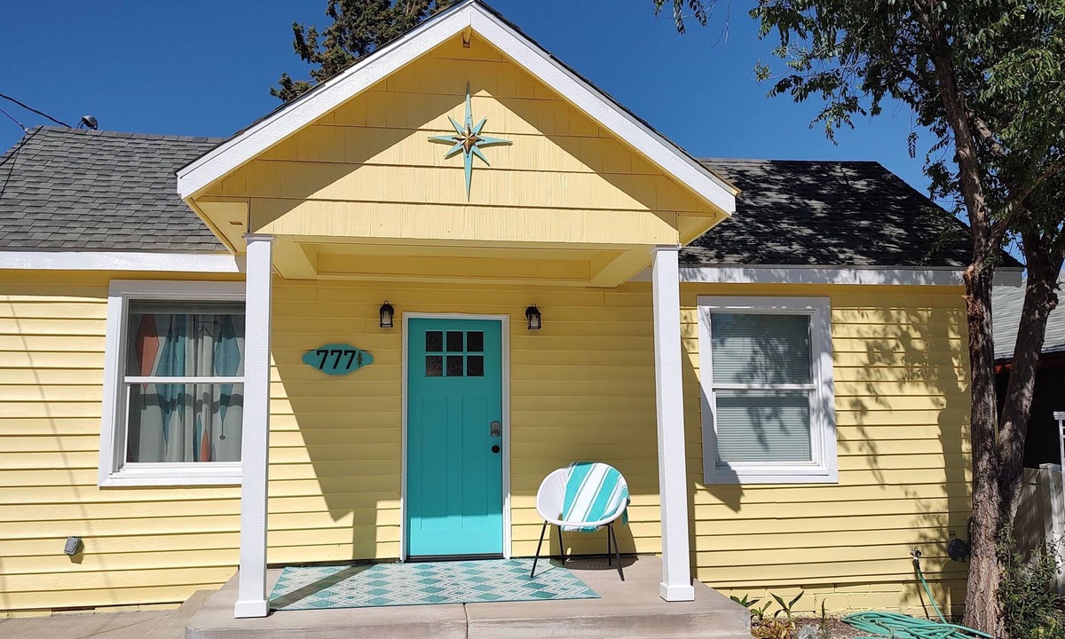 Downtown Klamath Falls Cottage | Atomic Star Cottage Klamath Lake Hiking Trails Museums Crater Lake Lava Beds