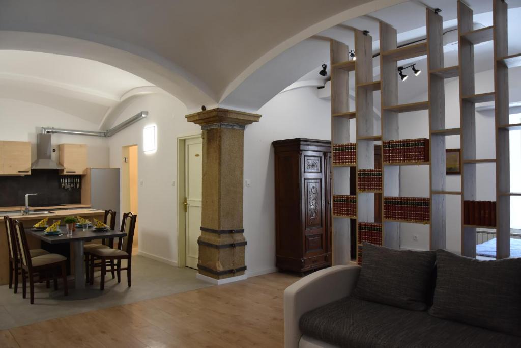 Celje Apartment | Atrij