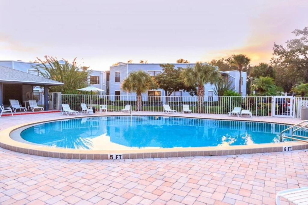 Ventura House | Atrium Drive Getaway