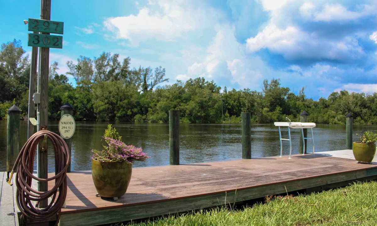 Everglades City Apartment | Attached Studio retreat with walking distance to the Dock 🐠