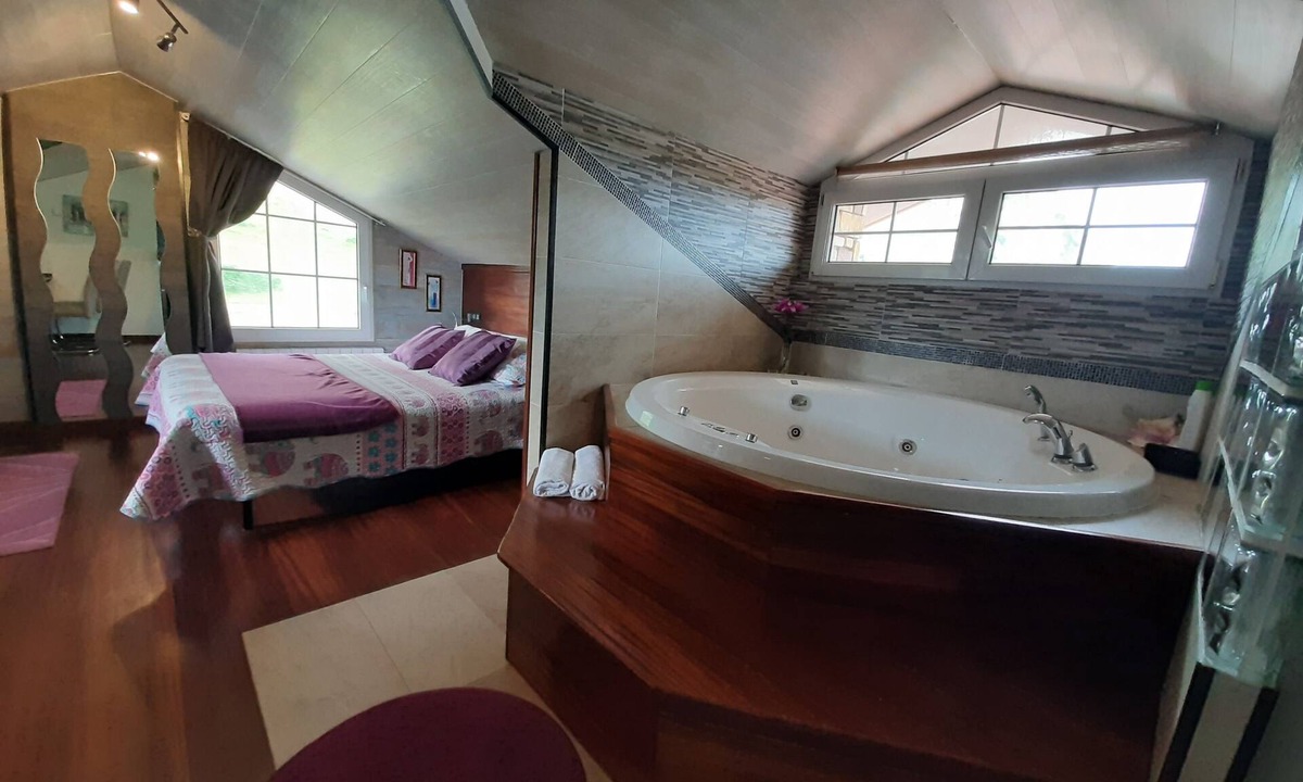 Castro Urdiales Apartment | Attic-loft with Jaccuzy on Sonabia's beach and overlooking beach and Mountain
