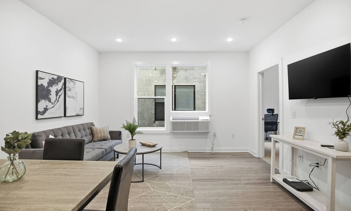 Fairmount Apartment | Attractive 1BR/1BA apartment at Fairmount Square