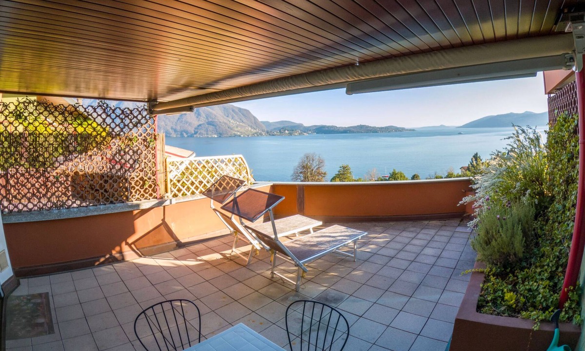 Susello Apartment | Attractive 2-room apartment with sunbath, pool and dream view