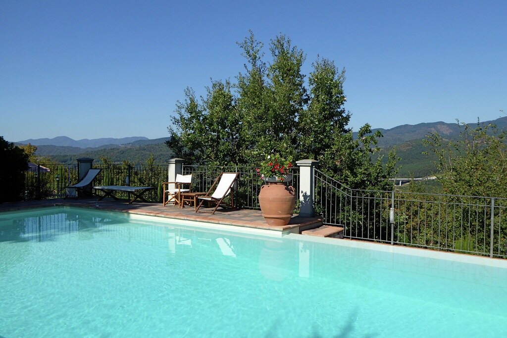 Montecarelli House | Attractive apartment in farmhouse with pool in beautiful surroundings