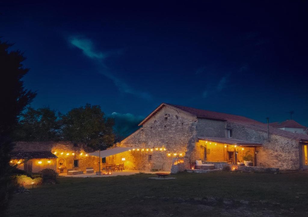 Duras House | Attractive property set within idyllic gardens