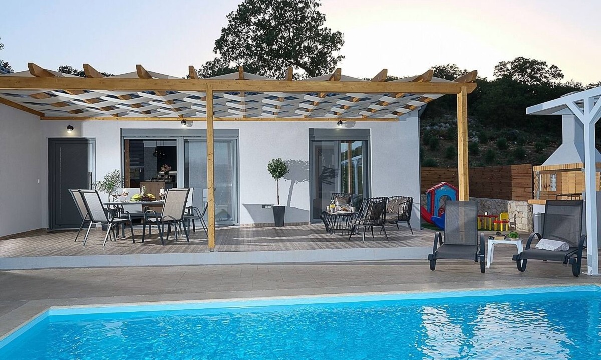 Monopari Villa | Attractive Single Storey Villa - A/C, Private Pool in a Peaceful Countryside Setting Near Armenoi