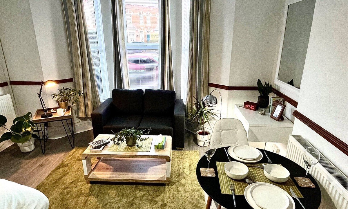 Edgbaston Apartment | Attractive Spacious Self Contained Apartment 2.8 Miles from Birmingham City Cen