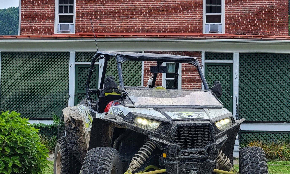 Pocahontas House | ATV groups Welcome, Trail and Ale Lodge, King Beds