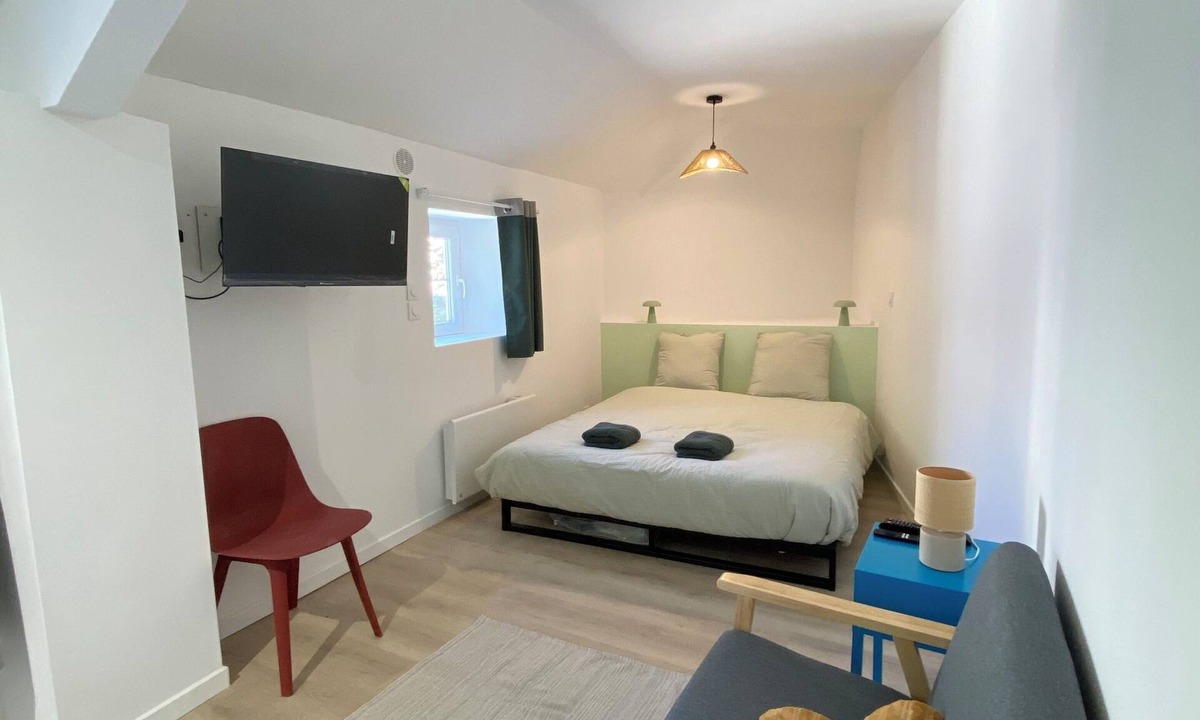 Montbard House | Atypical cocoon & greenery in the heart of Old Montbard