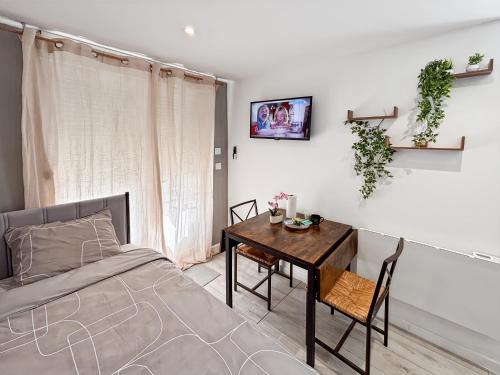 Cambrai Apartment | Au 42B JM