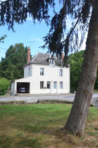 Chambon-sur-Voueize Apartment | AU BORD DE L'EAU studio 1
