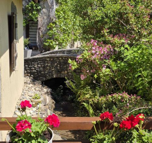 Alby-sur-Cheran House | Au fil de l'eau