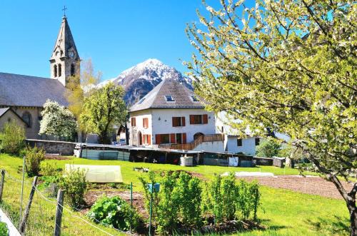 Oz-en-Oisans Hotel | Auberge La Cure
