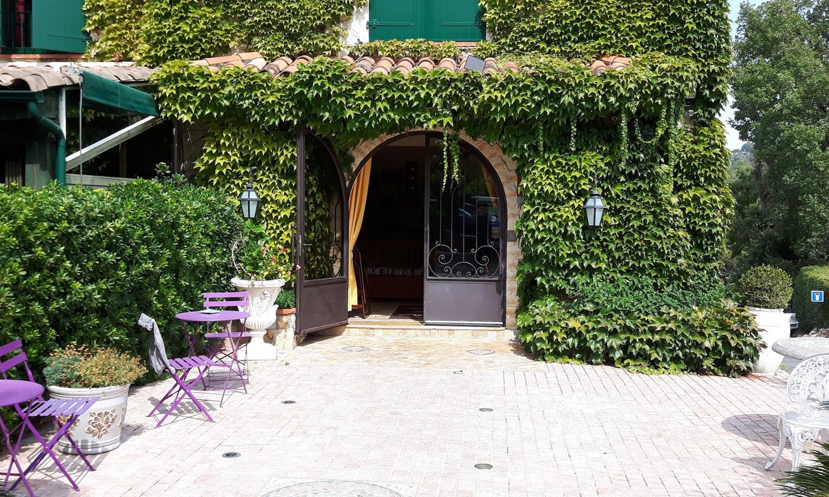 Le Plan-de-Grasse House | Auberge Les Arômes
