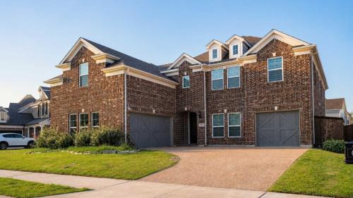 Aubrey House | Aubrey 5BR Group Stay - Yard Garage & Fireplace